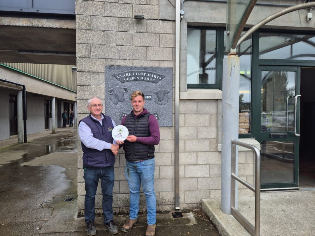 Ennis Mart Weanling Show Sale Martin McNamara Clare Marts presenting the prize for the Best Lm Hfr to Kieran Killeen Mullagh Co Clare