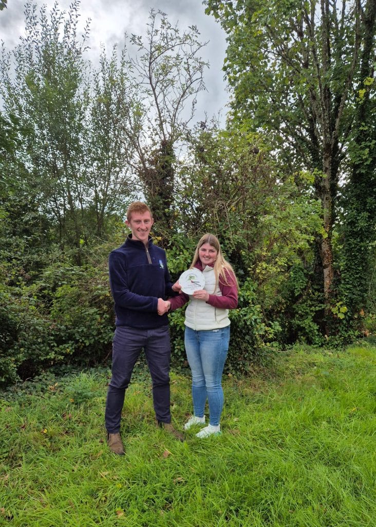 Scariff Mart Weanling Show and Sale Cian Minogue Tuamgraney receiving his prize for the Best LM Hfr from Aoife Rodgers Clare Marts.